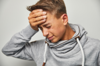 Stress bei Schülern - Kopfschmerzen Jugendlicher