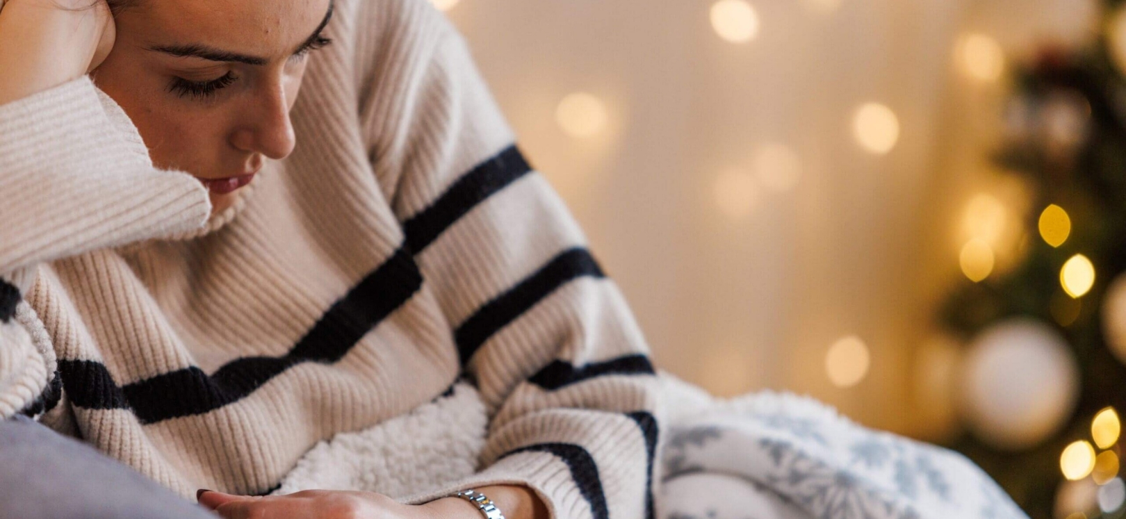 Traurige Frau an Weihnachten