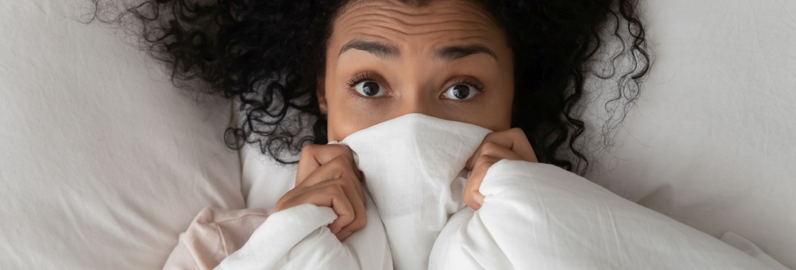 albtraum frau bett schlafen