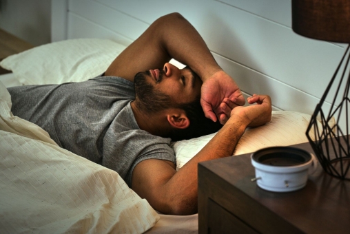 Schlafparalyse: Ursachen, Symptome und Tipps für den Umgang mit einer Schlaflähmung