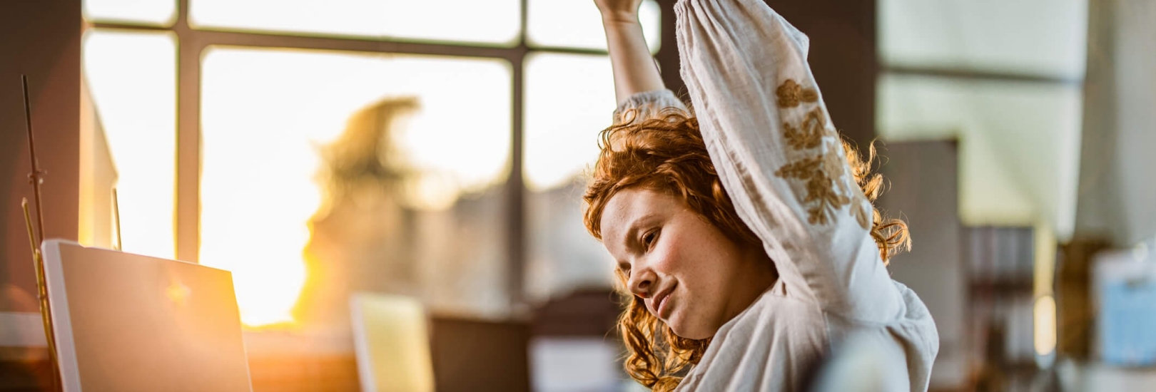 Frau am Schreibtisch