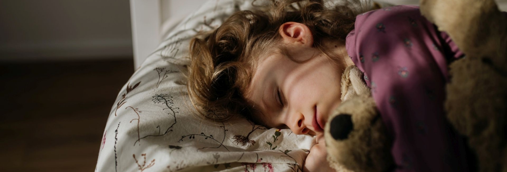 nachtschreck schlafen maedchen bett