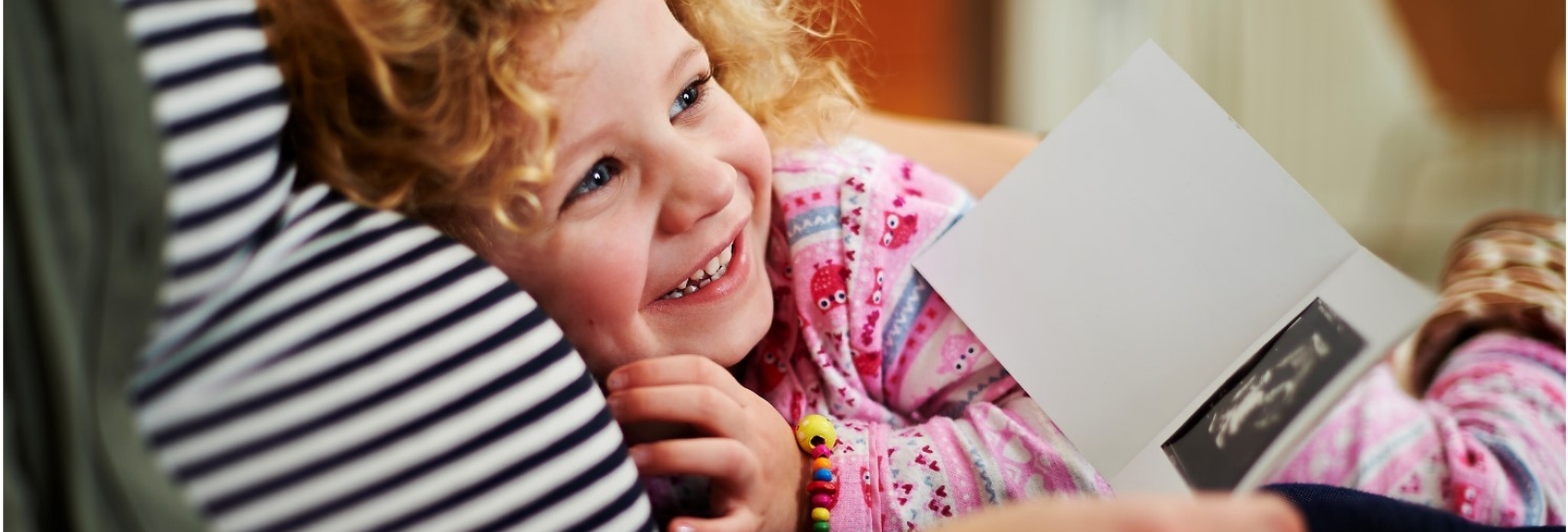 Schwangere Mutter mit Kind