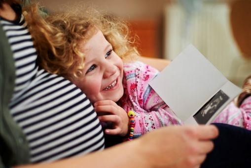 Schwangere Mutter mit Kind