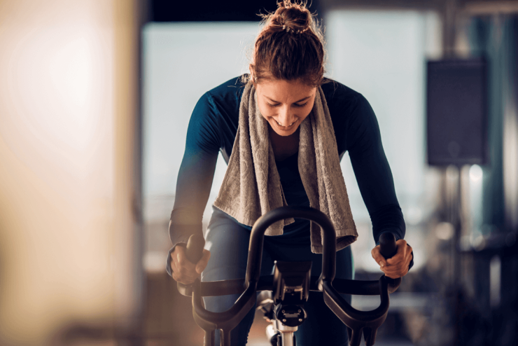 Frau beim Cycling